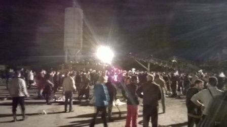 Макиш 1 - пуњење џакова са песком